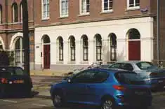 Het politiebureau aan de Kattenburgergracht